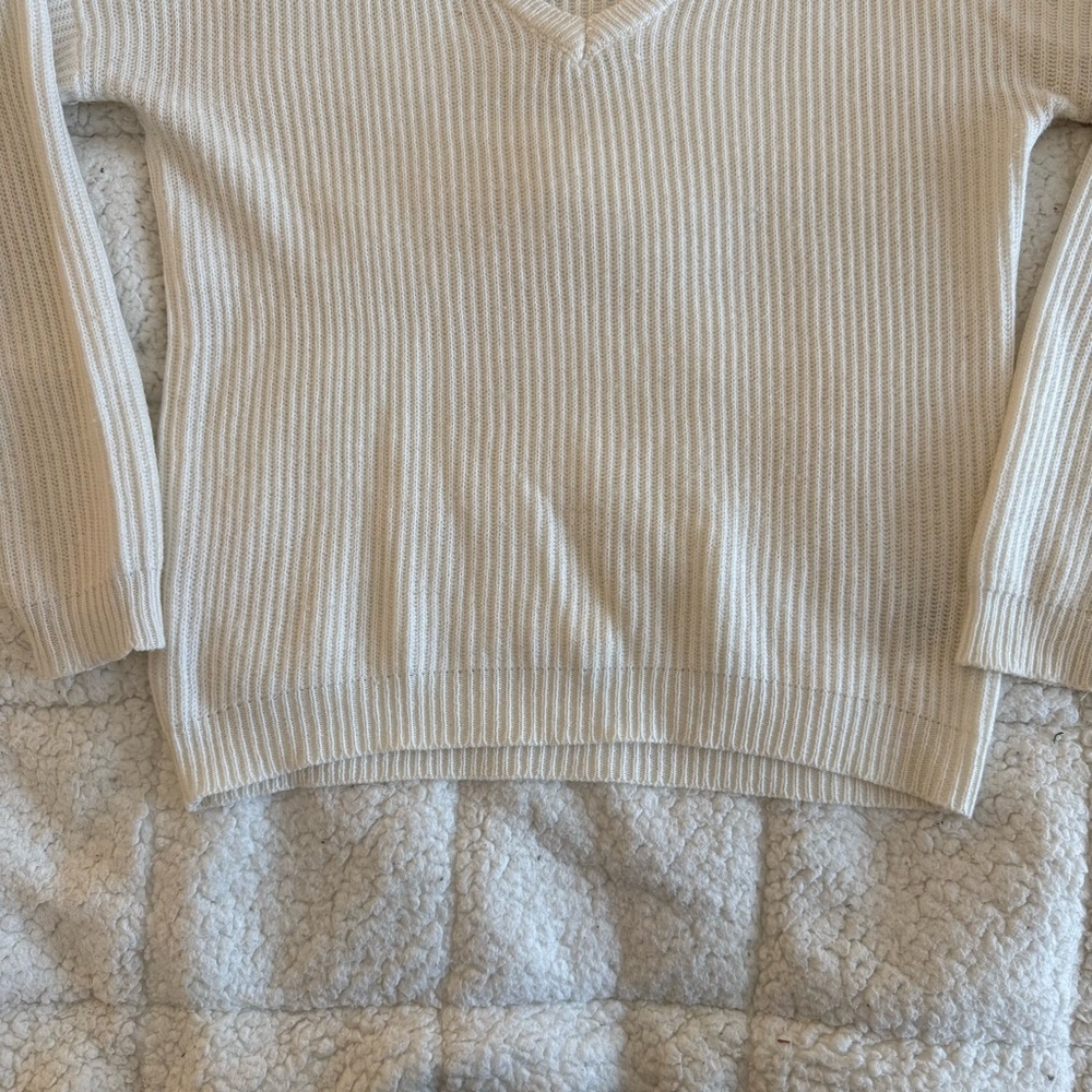 Classic Ribbed V-Neck Sweater in Off-White - Picture 4 of 6